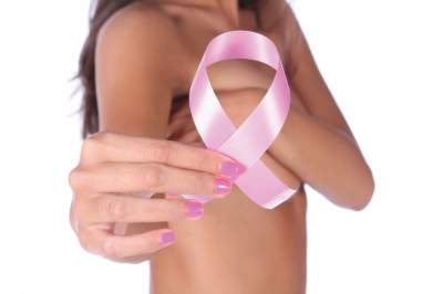 Онкологи напомнили о методах самодиагностики рака груди