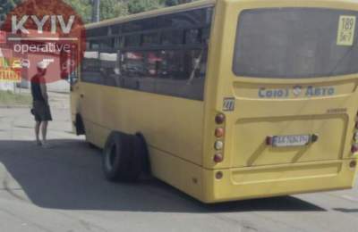 В Киеве у маршрутки на ходу отвалились колеса