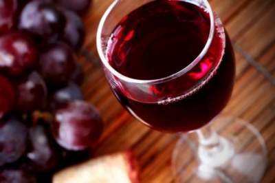 Эксперты назвали пять причин выпить бокал вина после ужина