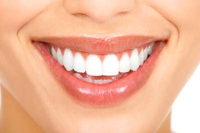 Стоматологи назвали главные ошибки, допускаемые при уходе за зубами