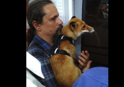 В киевском метро заметили мужчину с хищным животным