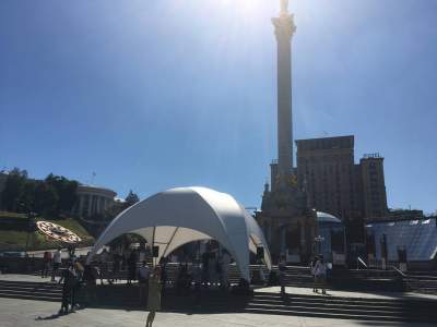 В центре Киева музыканты 12 часов будут играть гимн Украины