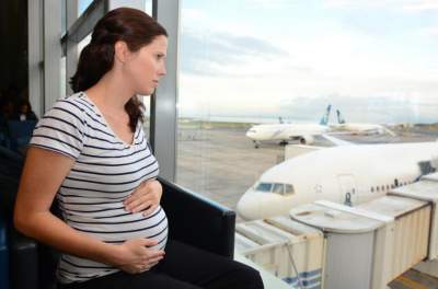 Безопасно ли беременным летать в самолетах: ответ ученых