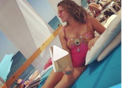 Наталья Могилевская показала, как отдыхает на пляже