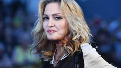 Известная модель обвинила Мадонну в сексуальных домогательствах