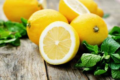 Врачи перечислили целебные свойства лимона