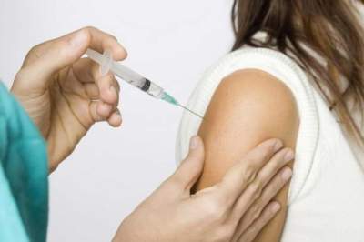 Медики рассказали, кому не стоит делать прививку от гриппа