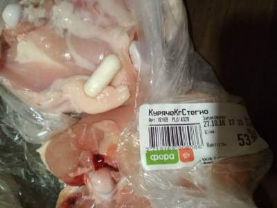 В киевском супермаркете продавали курицу с непонятной капсулой внутри