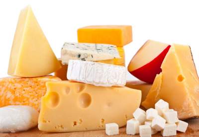 Медики рассказали о вредных свойствах сыра